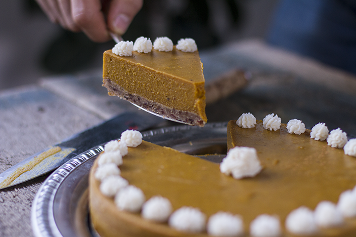 Pumpkin Spice Cake with Gingersnap Crust2