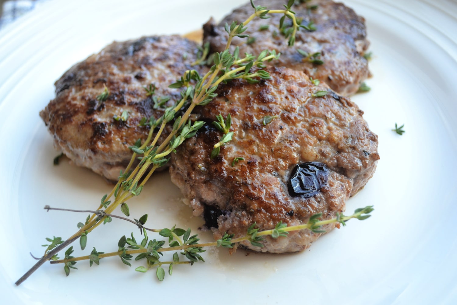 Blueberry pork patties with thyme